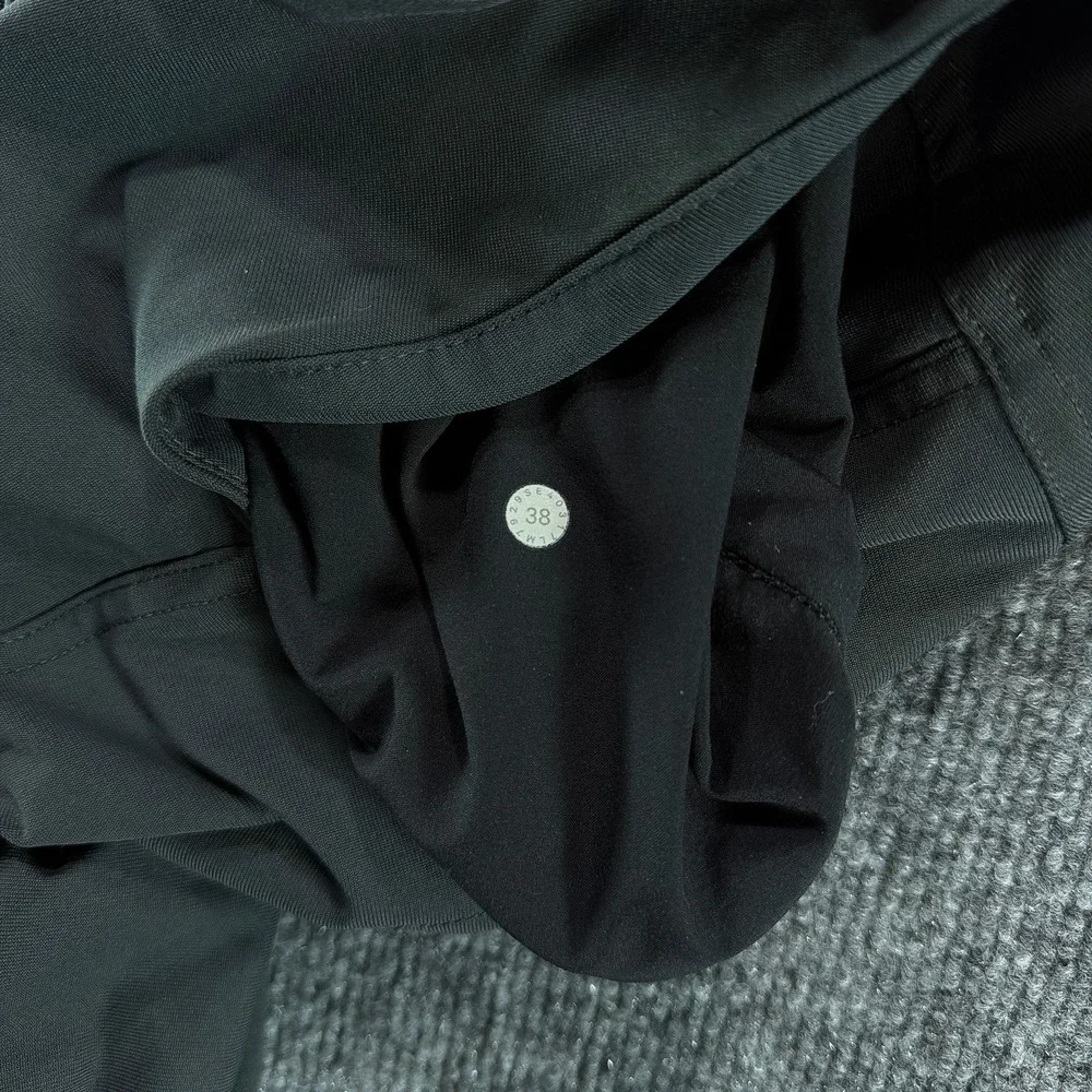 Lululemon Mens Commission Shorts 9 Grey Chino 38 Athleisure Summer Sporty Golf